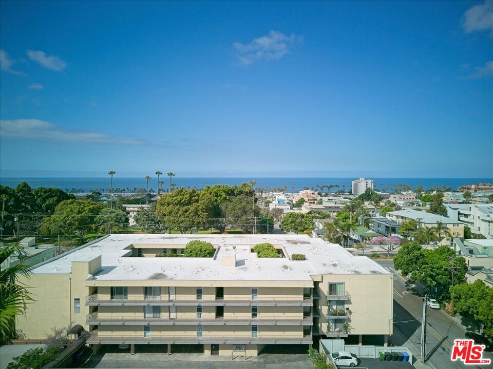 Property Photo:  2311 4th St  CA 90405 