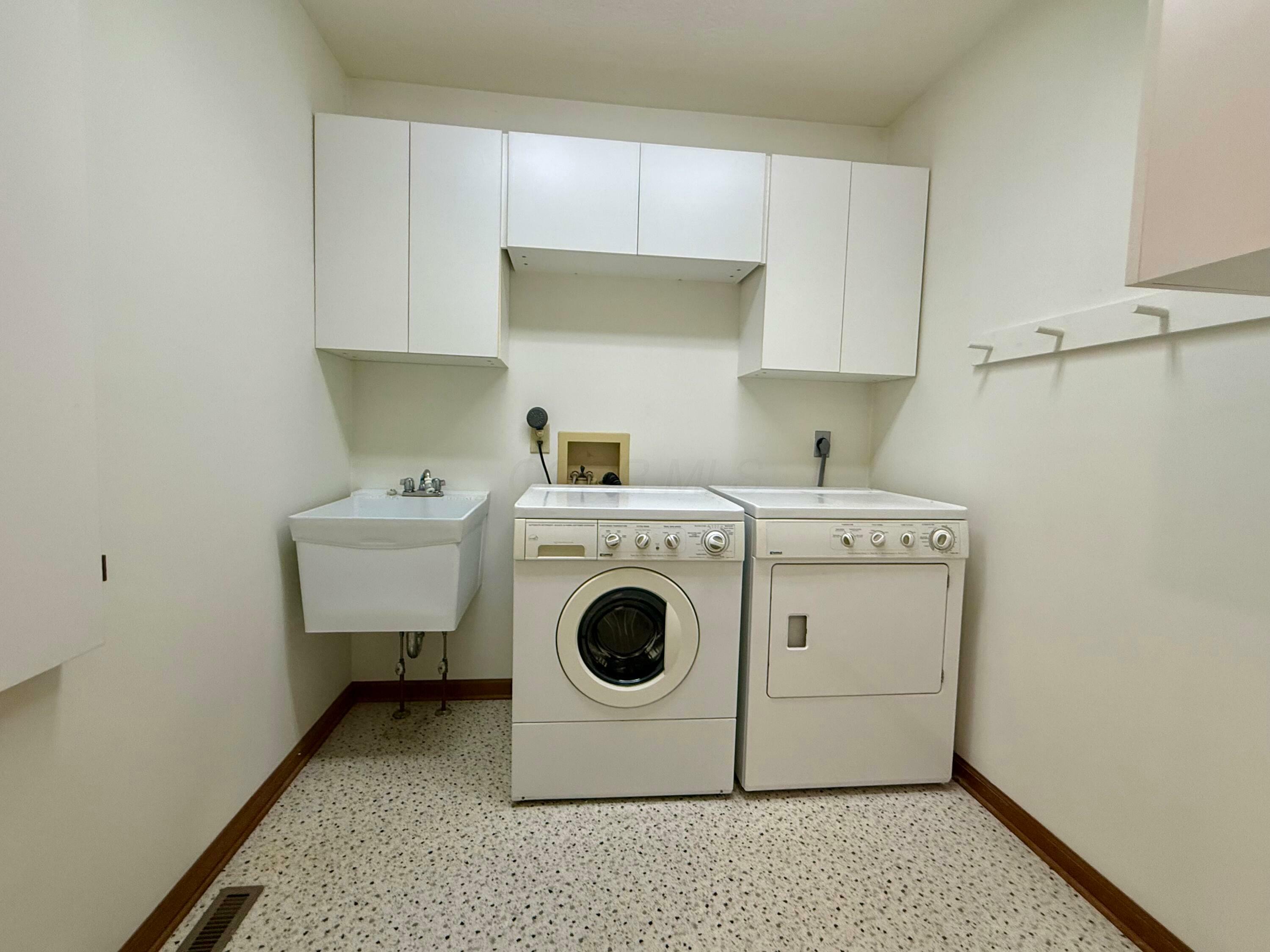 Property Photo: 609 Piedmont Lane OH 43056