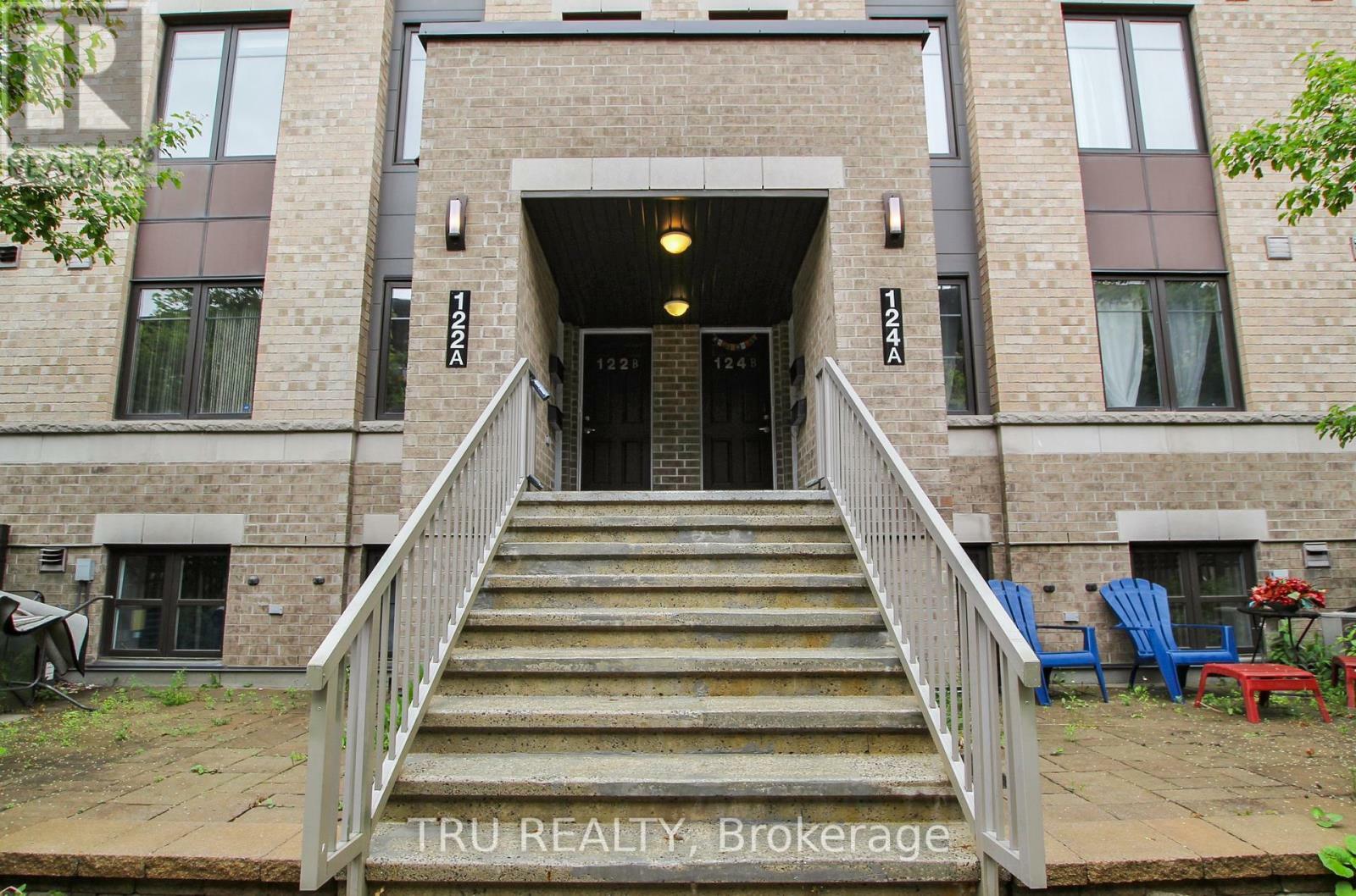 Photo de la propriété:  122 Lindenshade Drive B  ON K2J 5R5 