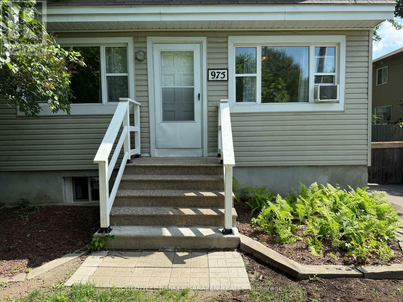 Property Photo:  975 Silver Street  ON K1Z 6H4 