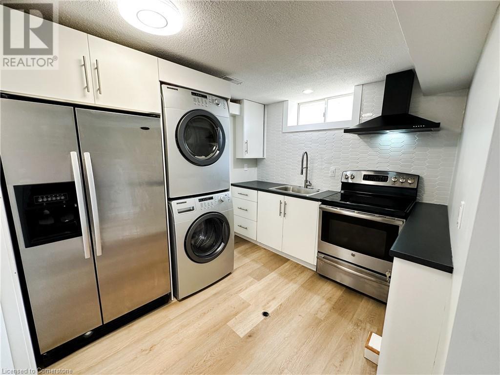 Property Photo:  19 Elm Ridge Drive Lower  ON N2N 1G4 