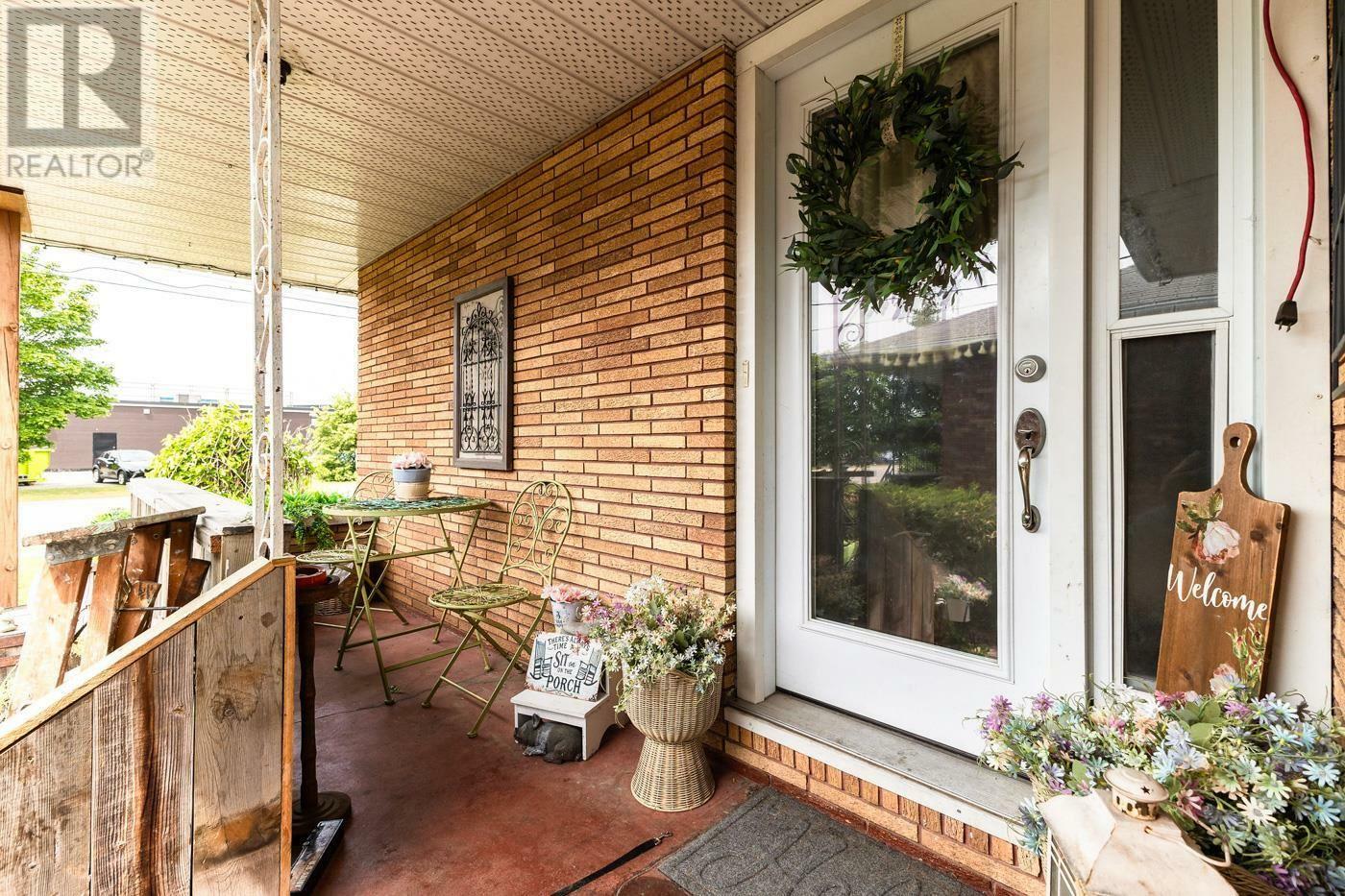 Property Photo: 314 Lake St ON P6A 4B4