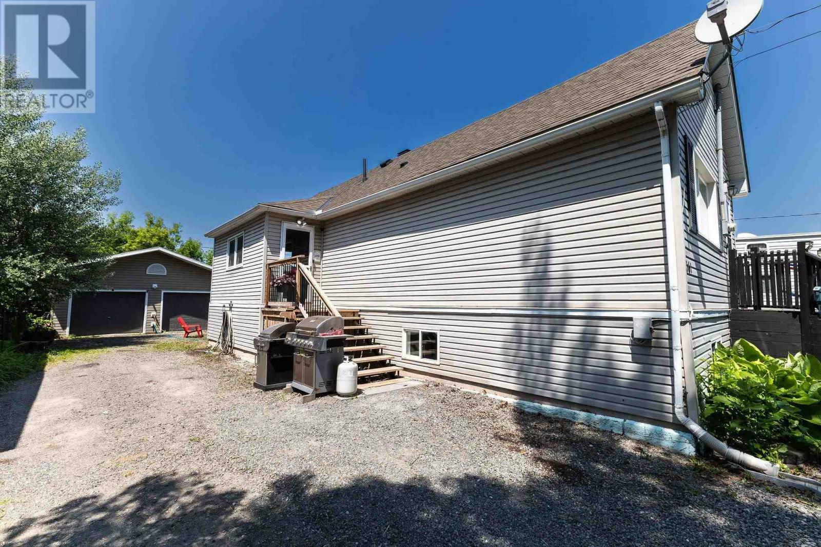 Photo de la propriété: 361 Fourth Ave ON P6C 4L9