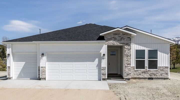 Property Photo: 2953 Eleanor Court NV 89801