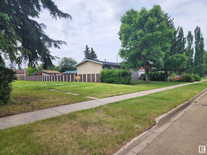 Property Photo:  4505 54 Avenue  AB T9A 0Y9 