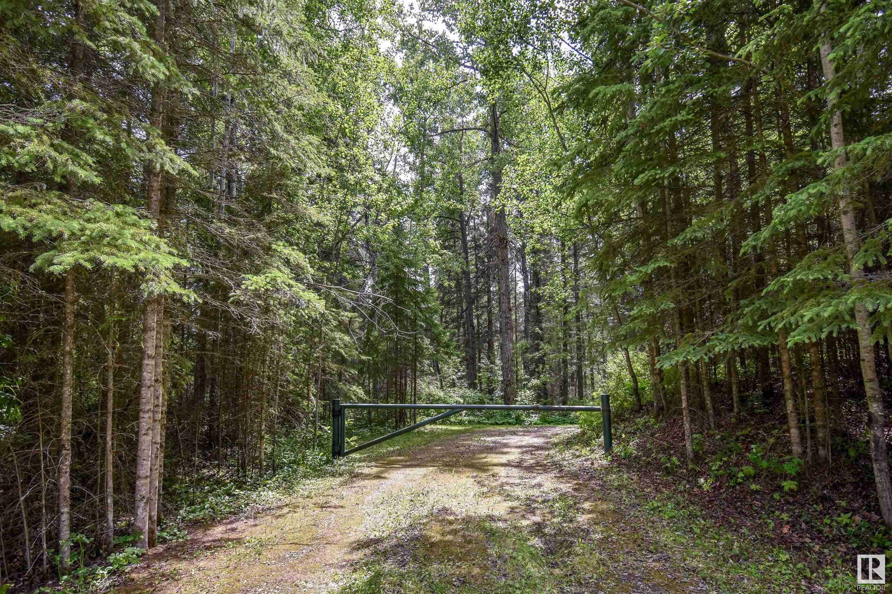 Property Photo: 405, 53303 Rge Rd 31 AB T7Y 0E3