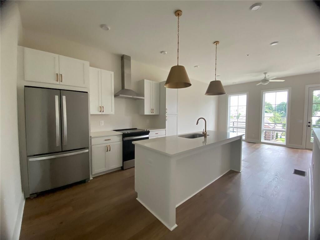 Property Photo:  1295 Longreen Terrace NW 9  GA 30318 