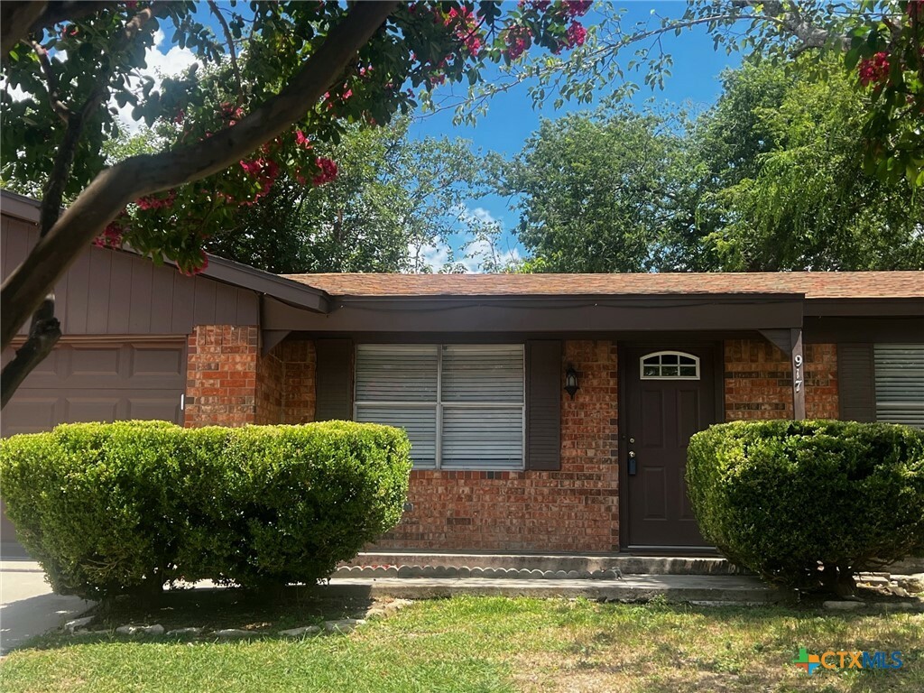 Property Photo: 917 Edwards Street TX 76522