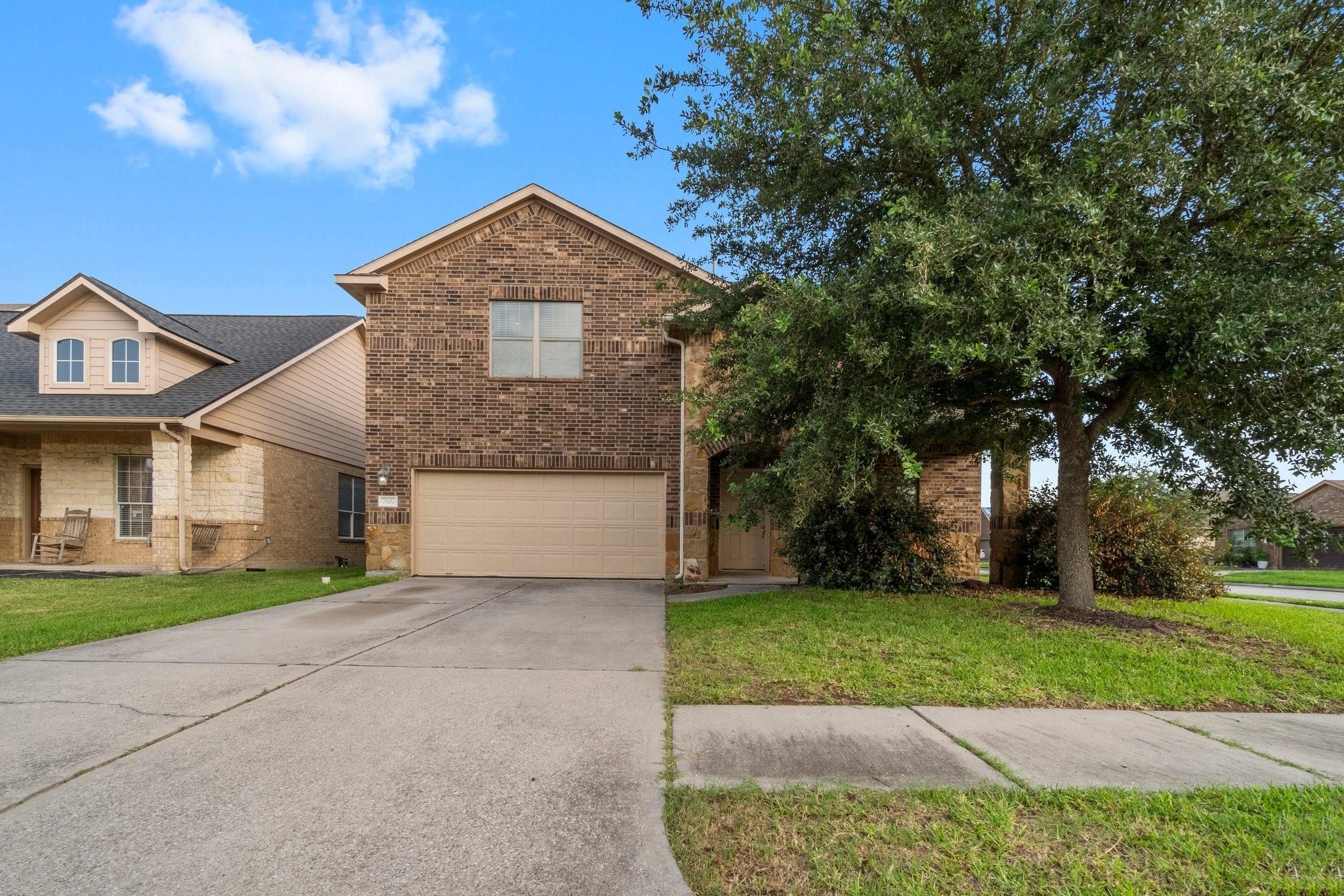 Property Photo: 2827 Lockeridge Oaks Drive TX 77386