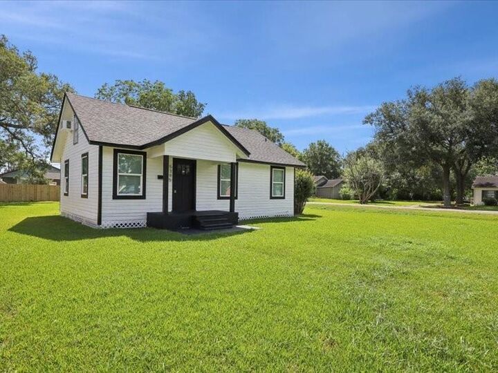 Property Photo:  5395 Fairview Avenue  TX 77705