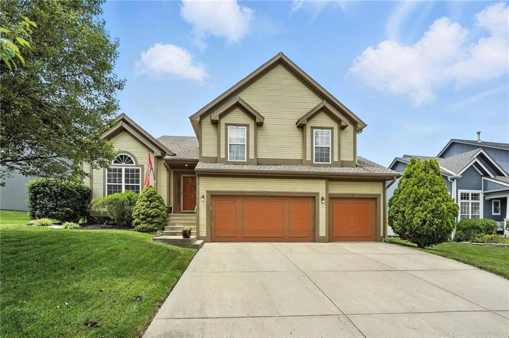 Property Photo: 9018 N Hull Avenue MO 64154