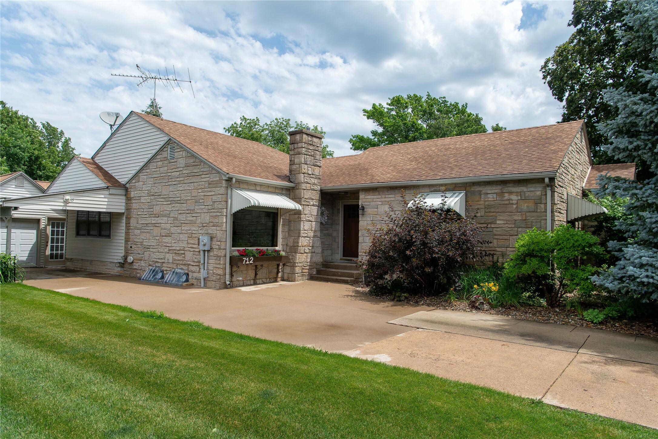 Property Photo: 712 Jefferson Street IA 50219