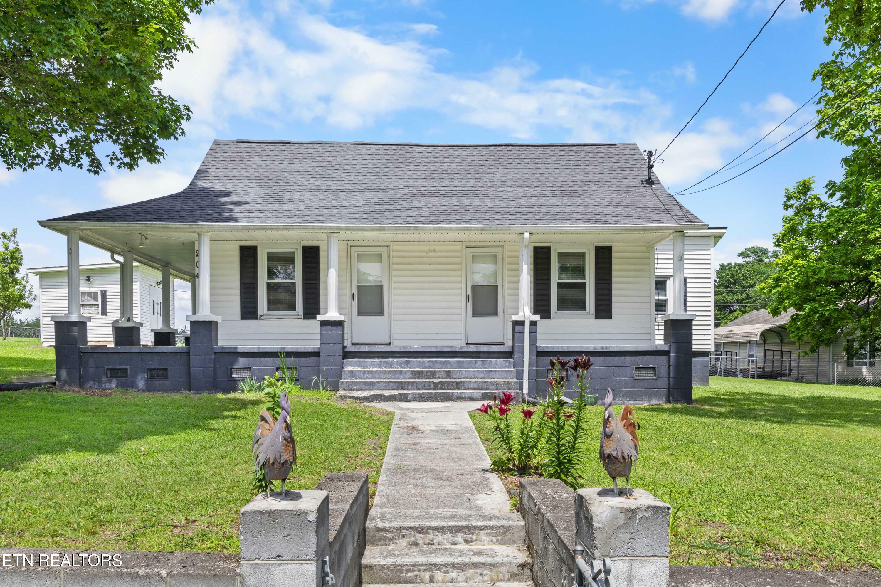 Property Photo: 204 Queener St TN 37757