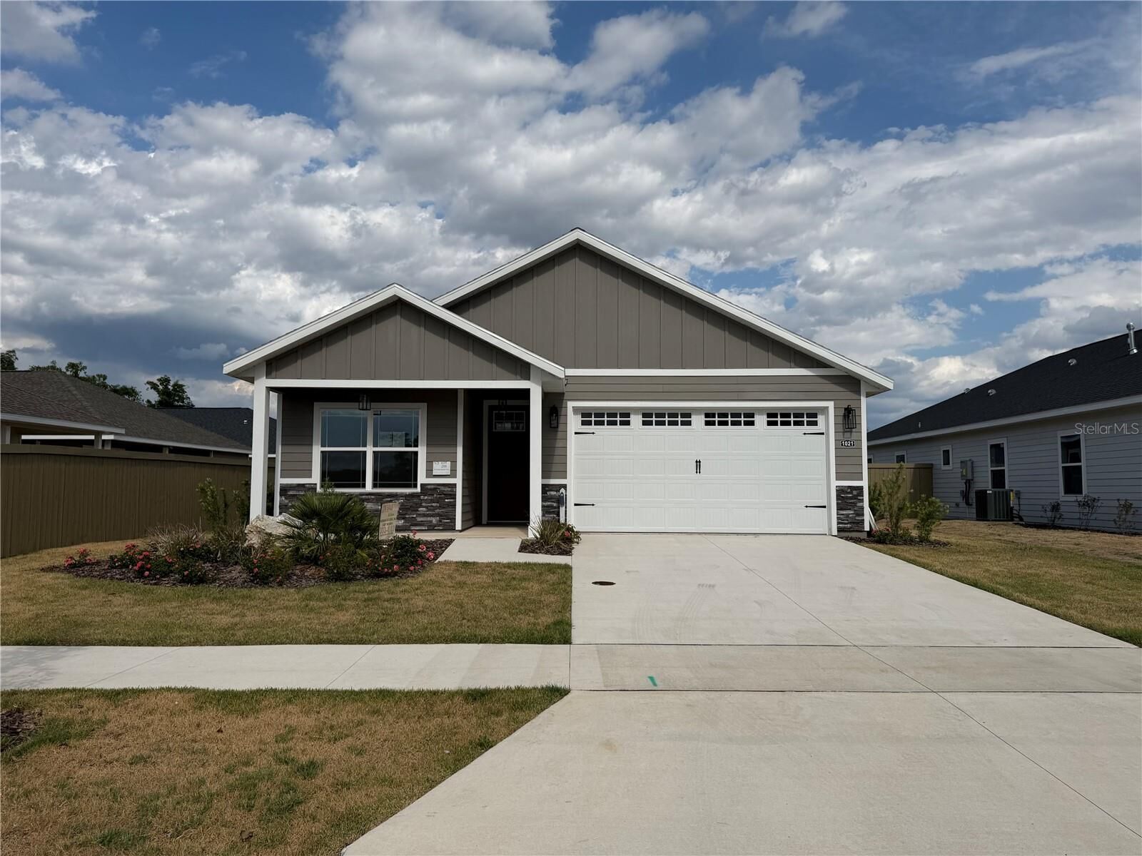 Property Photo: 1021 SW 67th Way FL 32607