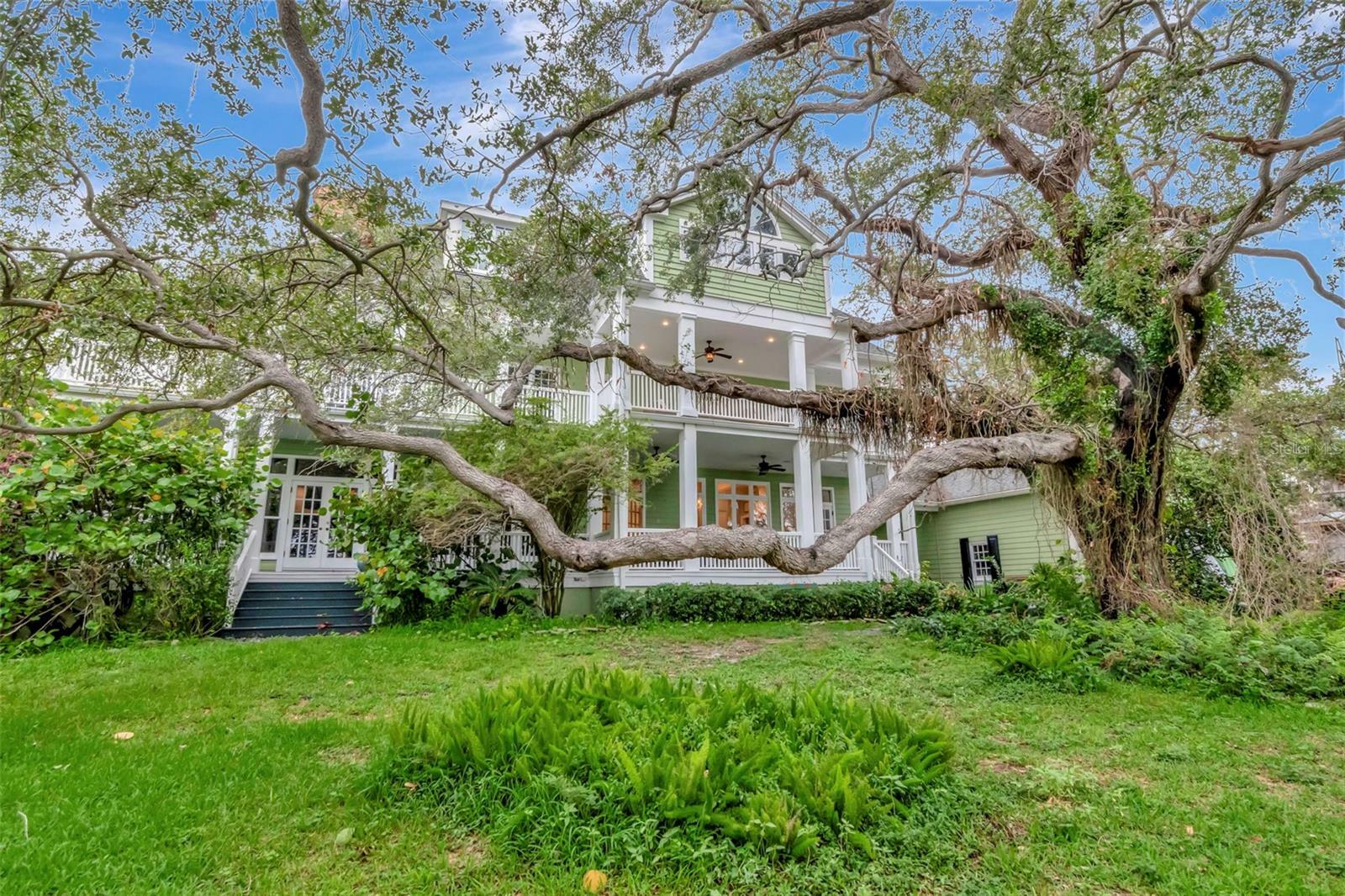 Property Photo: 6220 Bayshore Boulevard FL 33611