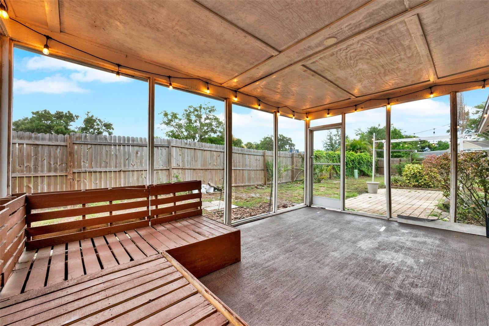 Property Photo: 1090 Sonoma Court FL 32750