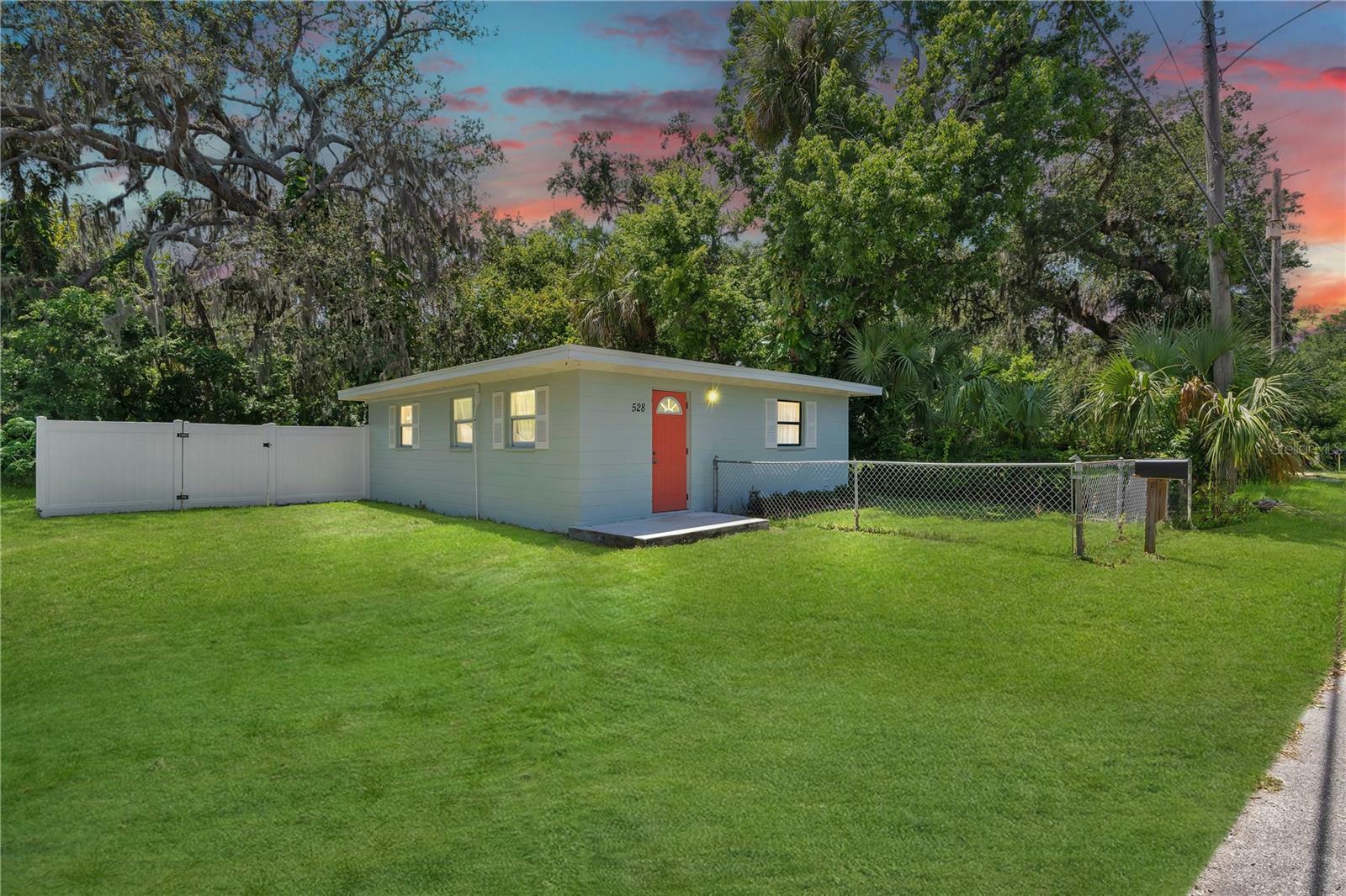 Property Photo: 528 Pine Street FL 32114