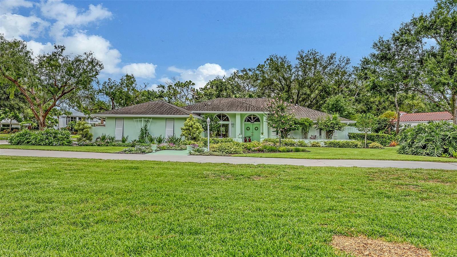 Property Photo: 7604 Weeping Willow Circle FL 34241