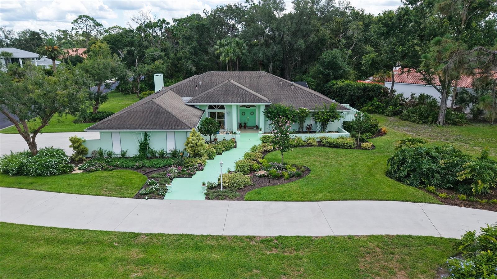 Property Photo: 7604 Weeping Willow Circle FL 34241