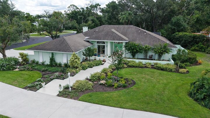 Property Photo:  7604 Weeping Willow Circle  FL 34241 