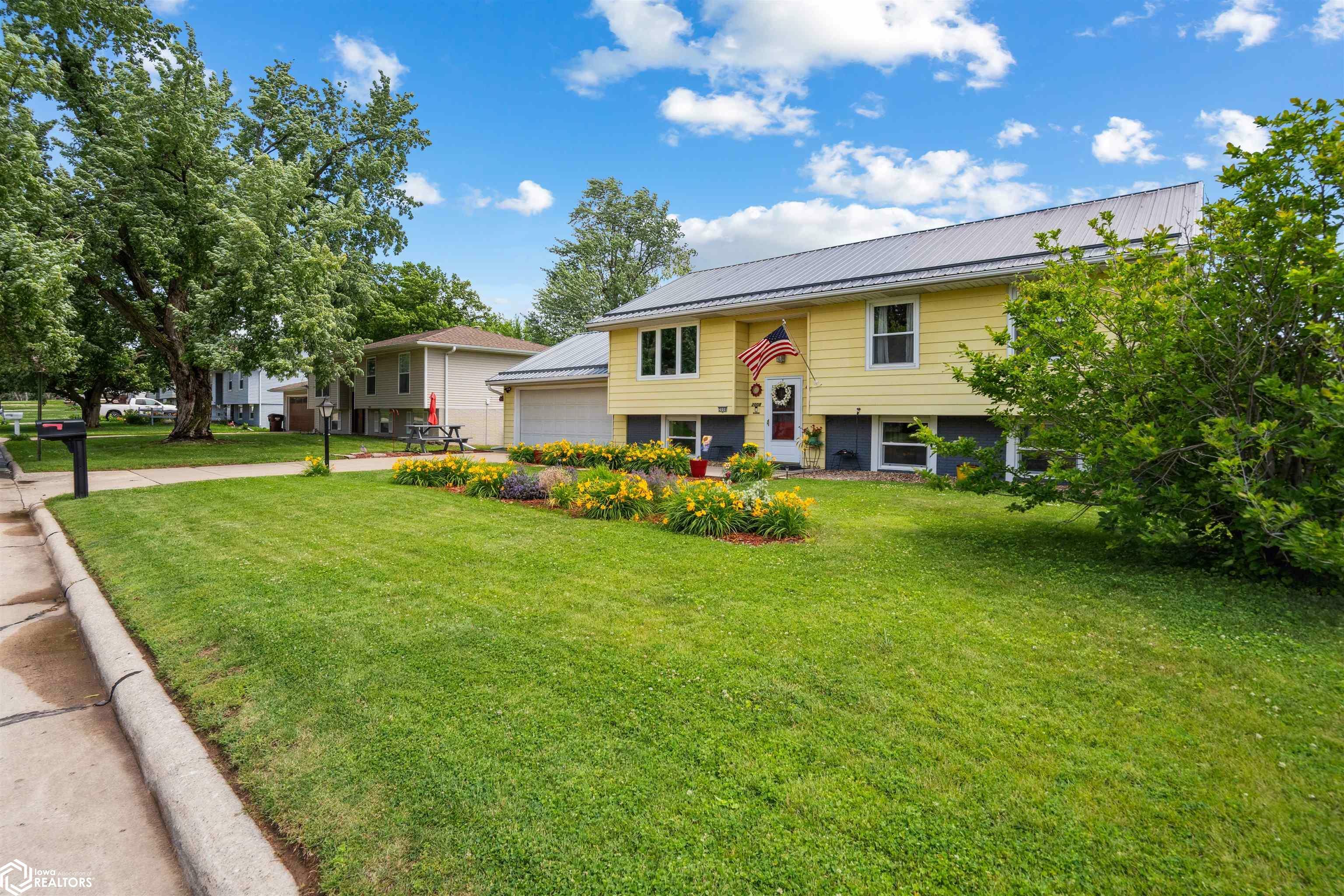 Property Photo: 2008 S 4th Avenue IA 50158