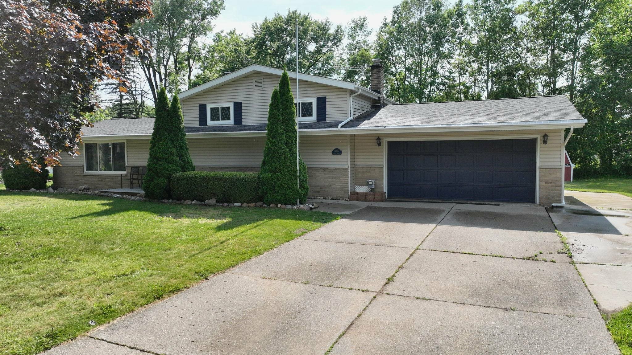Property Photo: 11427 Colonial Woods Drive MI 48420