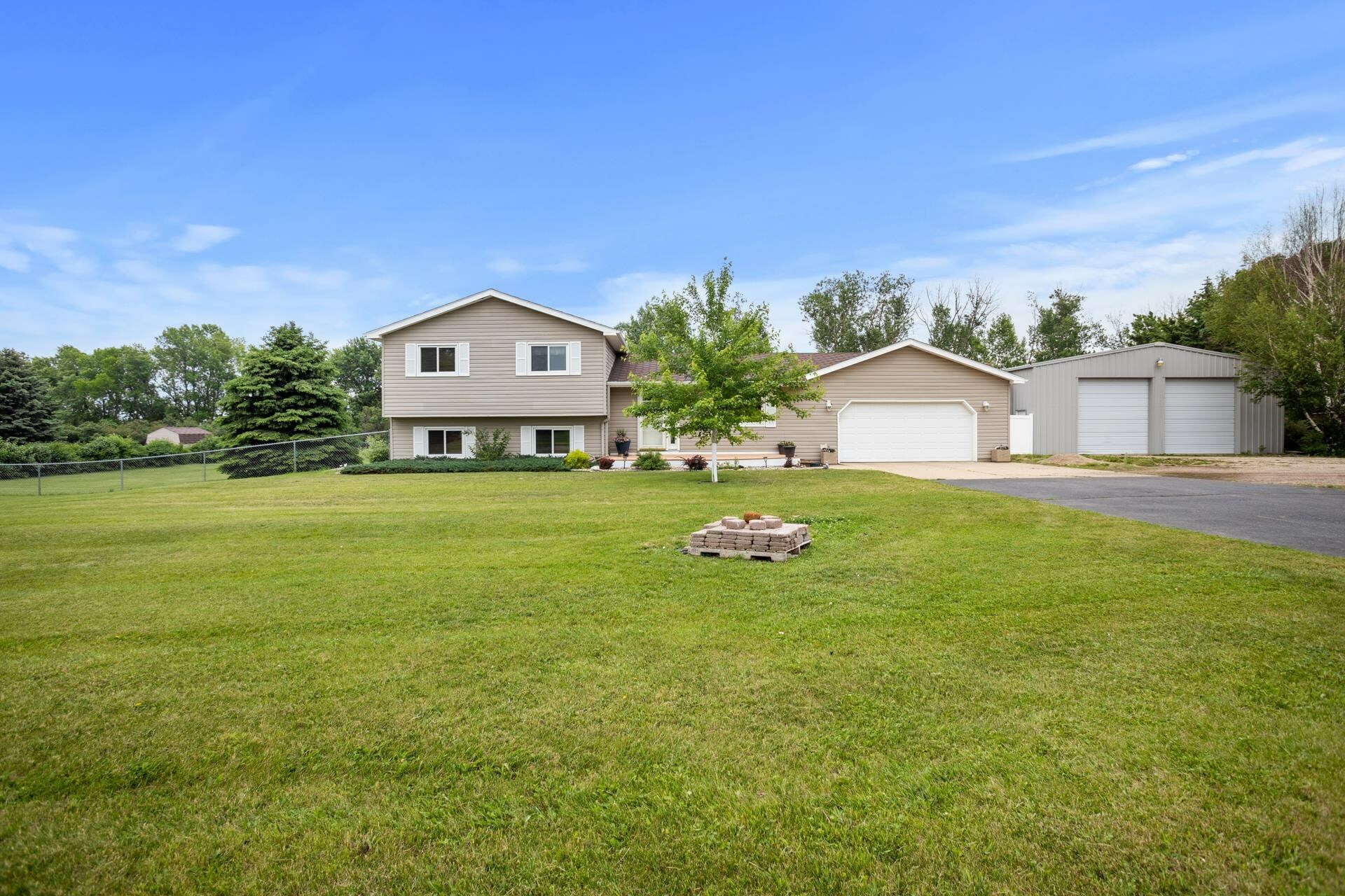 2710 66th St NW  Minot ND 58703 photo