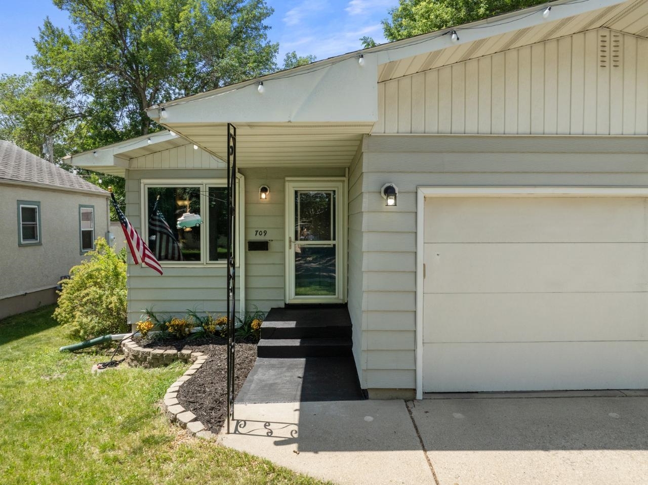 Property Photo: 709 16th St. NW ND 58703-1914