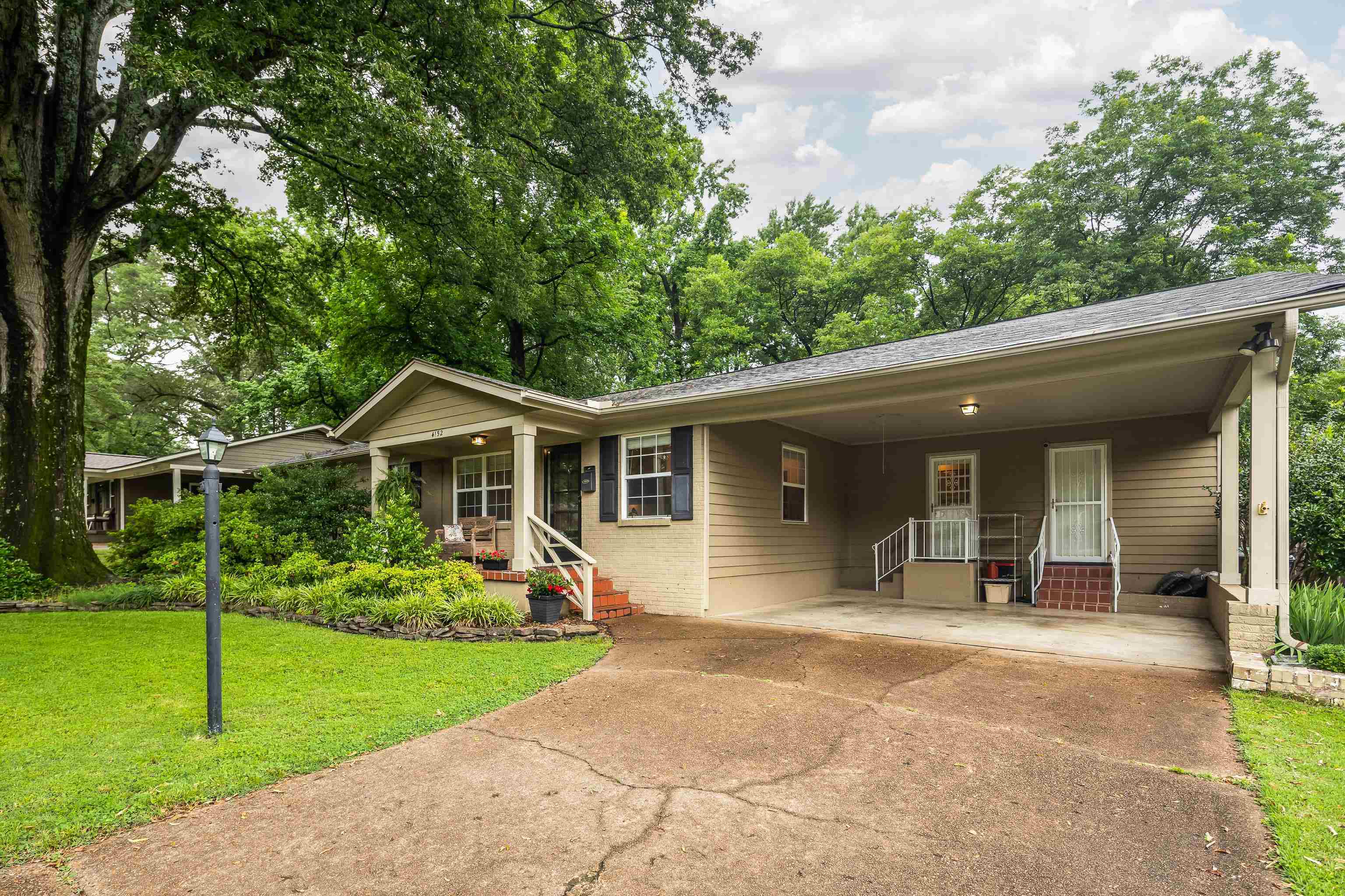 Property Photo: 4152 Barfield Rd TN 38117