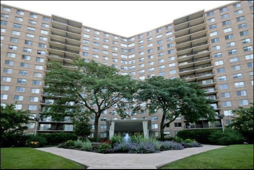 Property Photo: 7033 N Kedzie Avenue 512 IL 60645