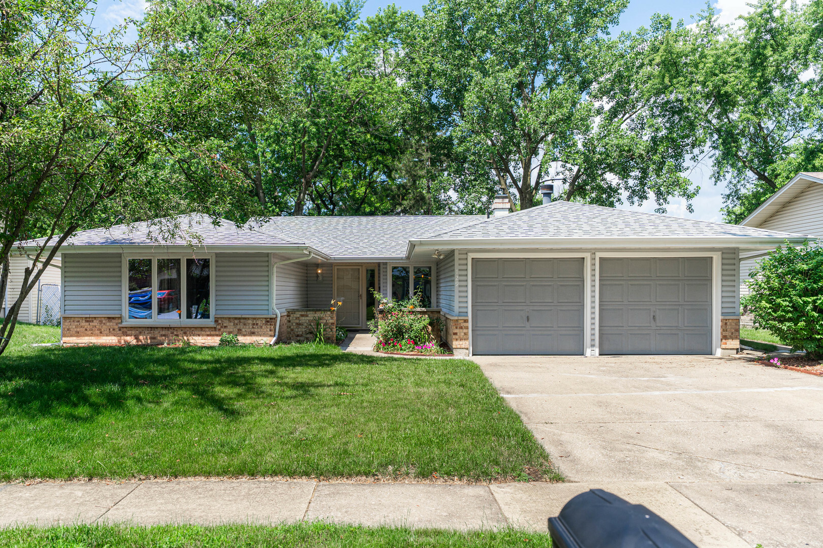 Property Photo: 129 Mayfield Drive IL 60440
