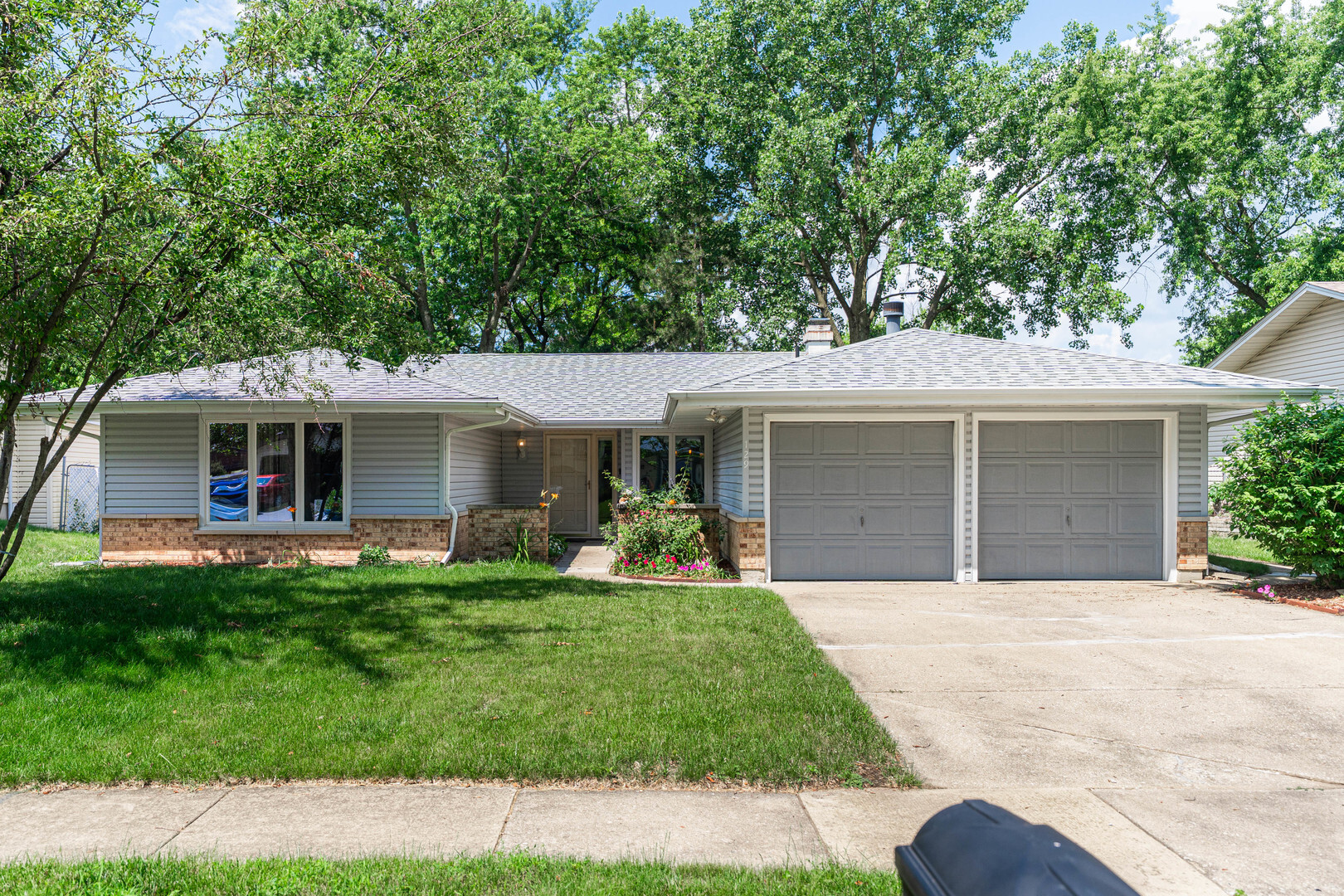 Property Photo: 129 Mayfield Drive IL 60440