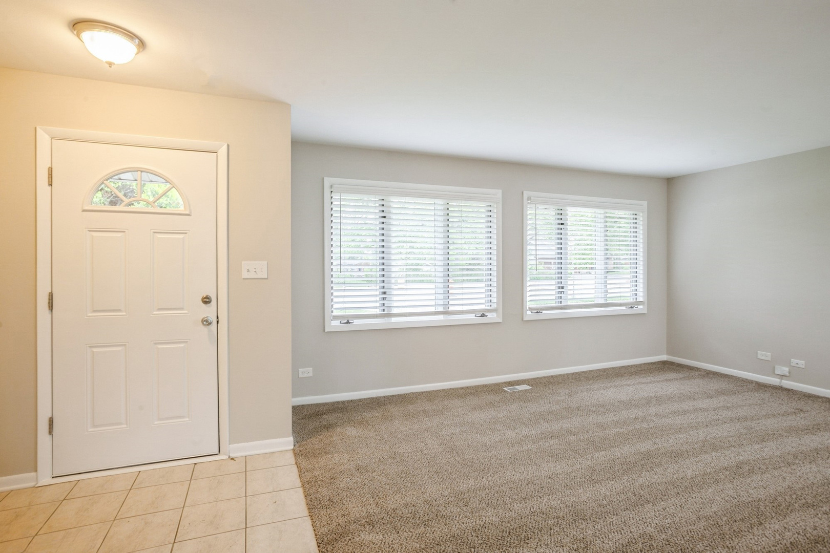 Property Photo: 520 Landmeier Road IL 60007