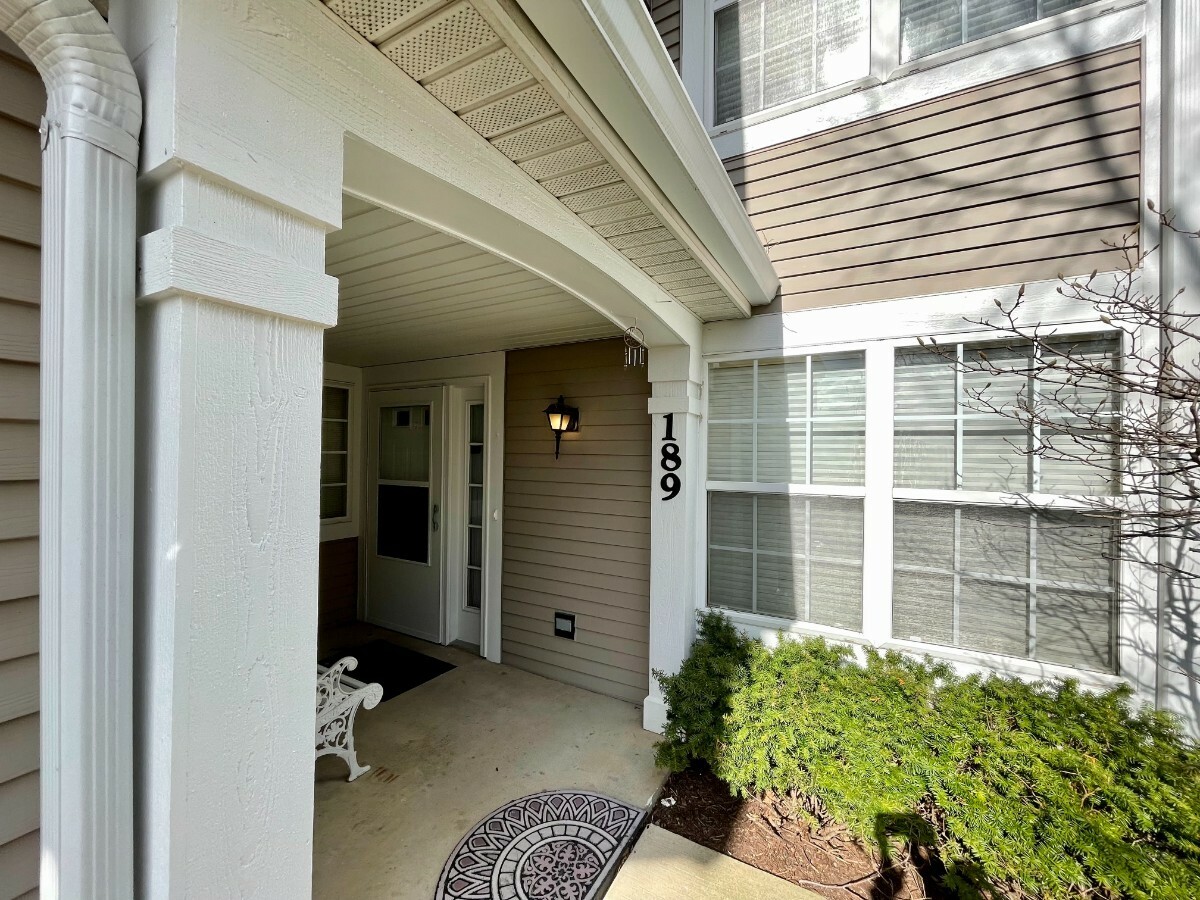 Property Photo: 189 Lenox Court IL 60188