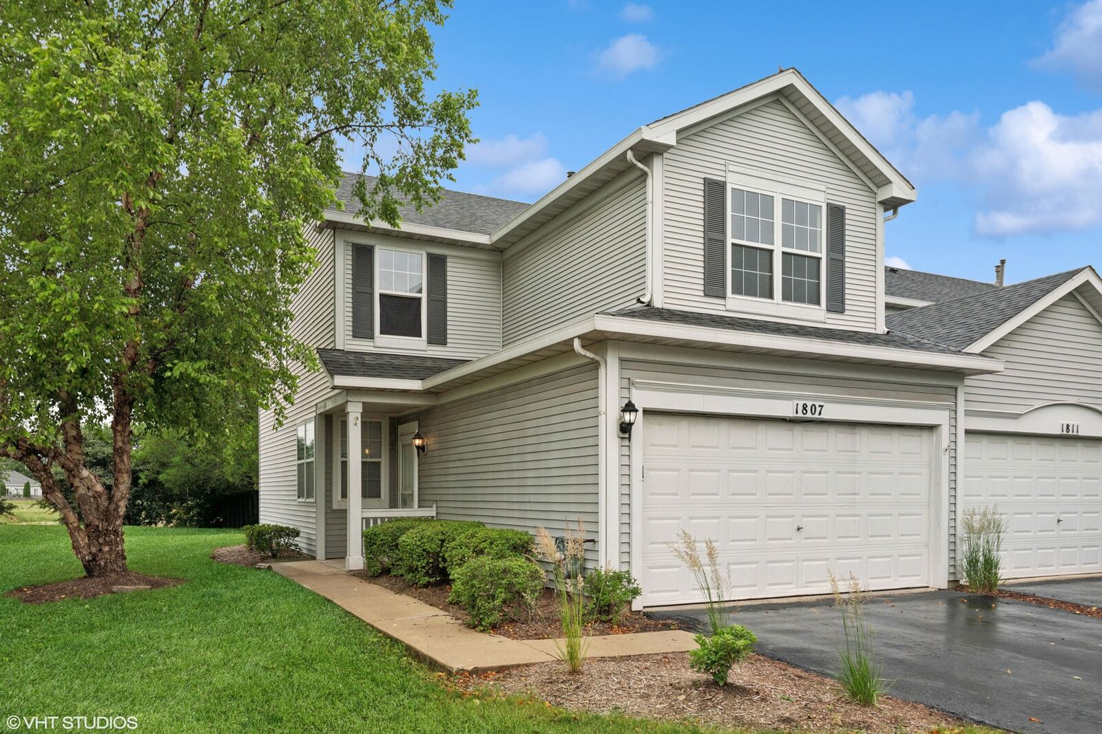 Property Photo: 1807 S Wentworth Circle IL 60446