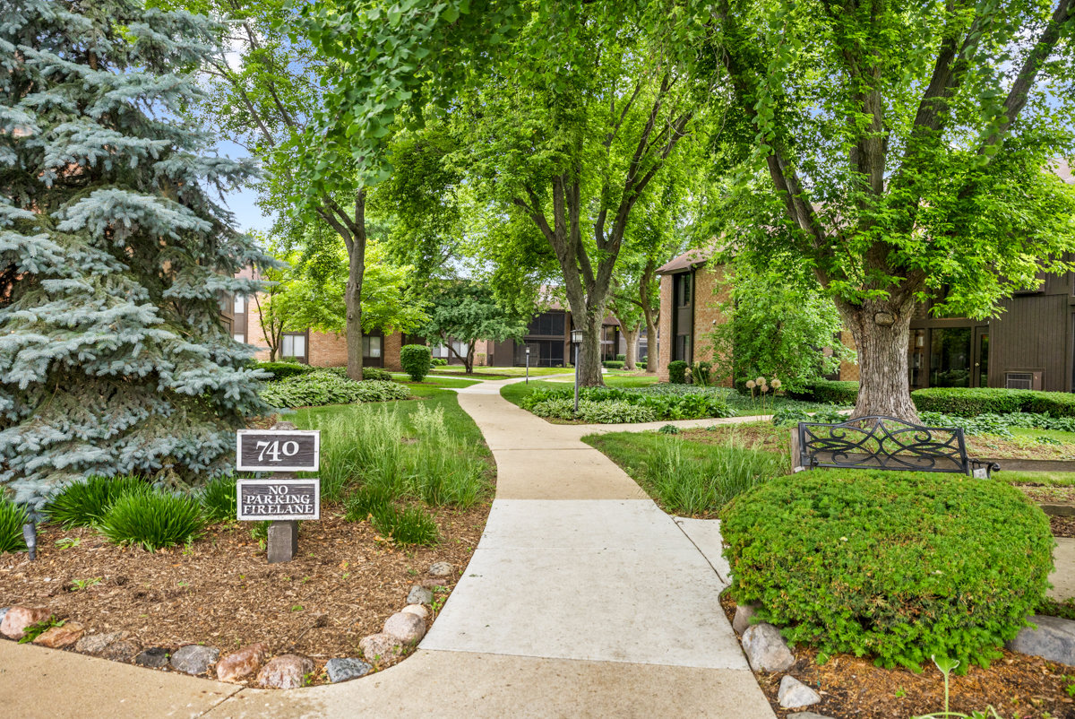 Property Photo: 740 Saint Andrews Lane 13 IL 60014