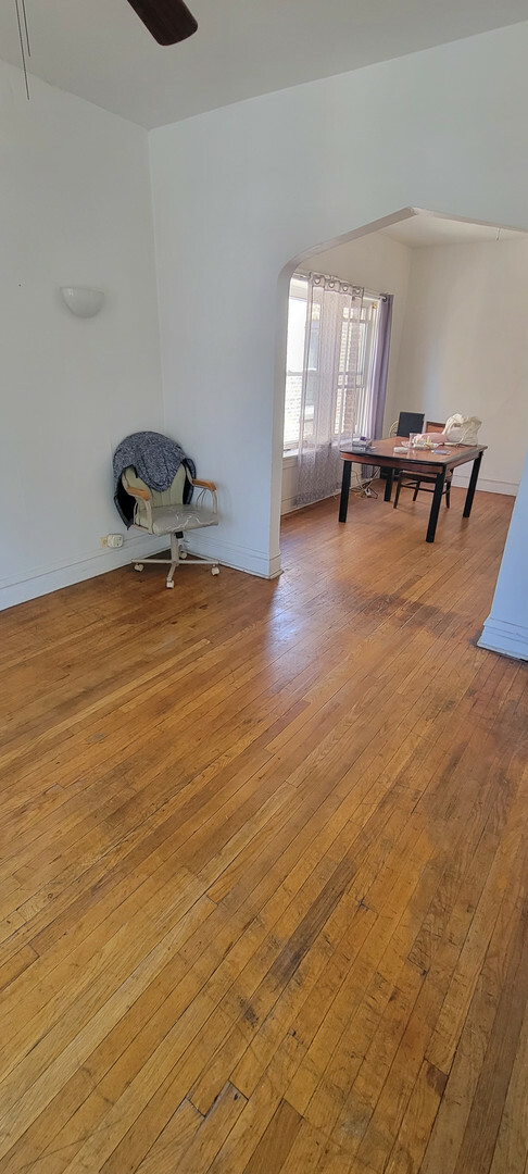 Property Photo: 4923 W Iowa Street IL 60651