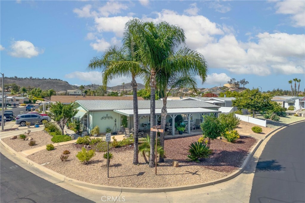 Property Photo: 38124 Calle Amigable CA 92563