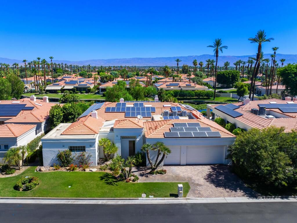 Property Photo: 75070 Muirfield Court CA 92210