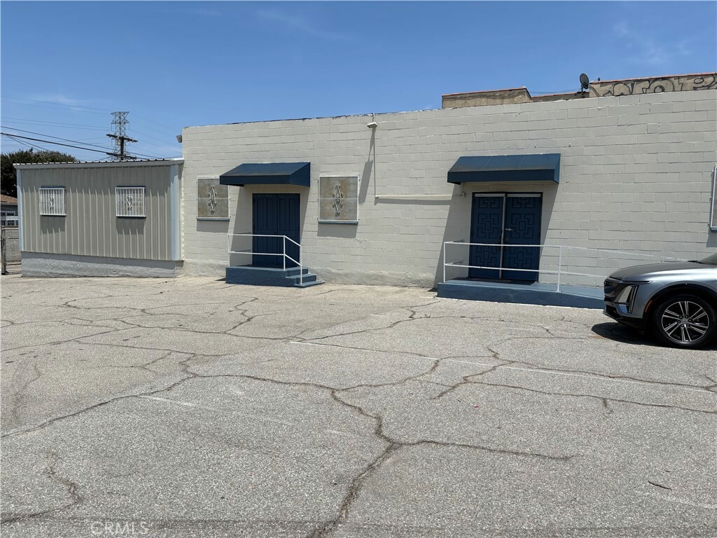 Property Photo: 1721 W. Century Blvd CA 90047
