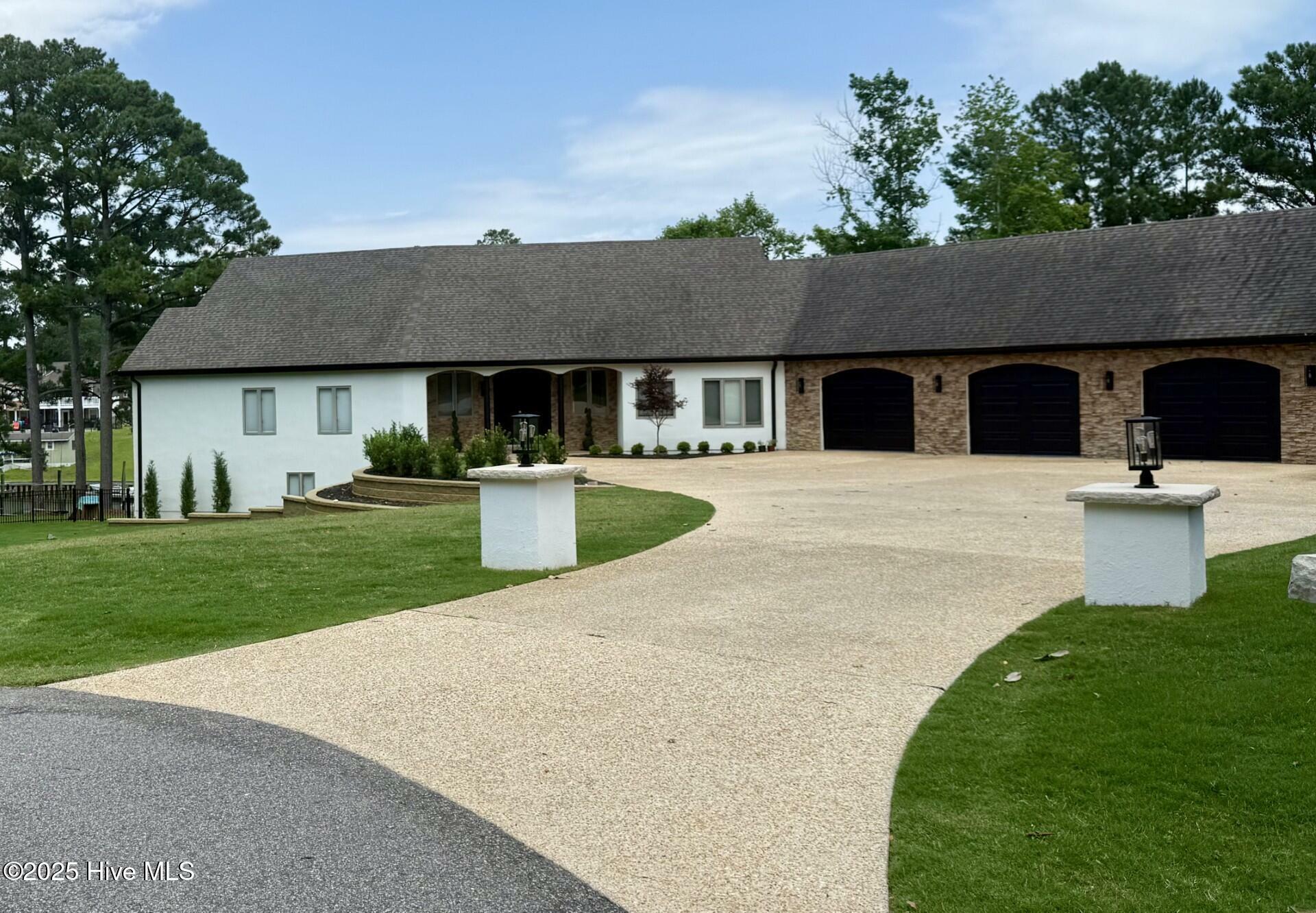 Property Photo: 304 Gull Road NC 28443