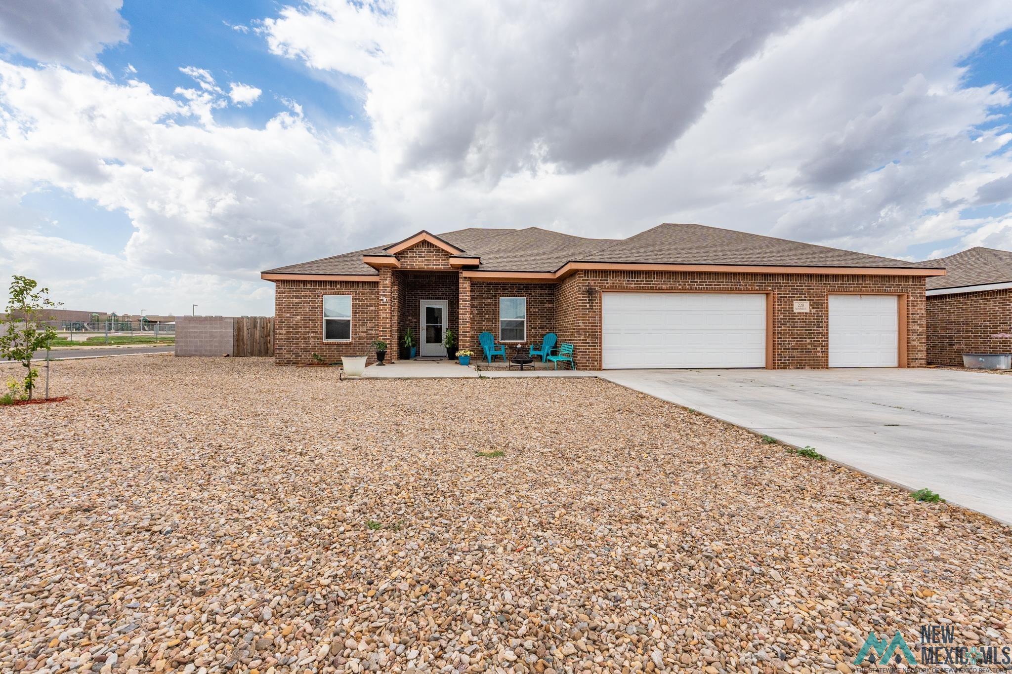 Property Photo: 220 Nonpareil Lane NM 88101