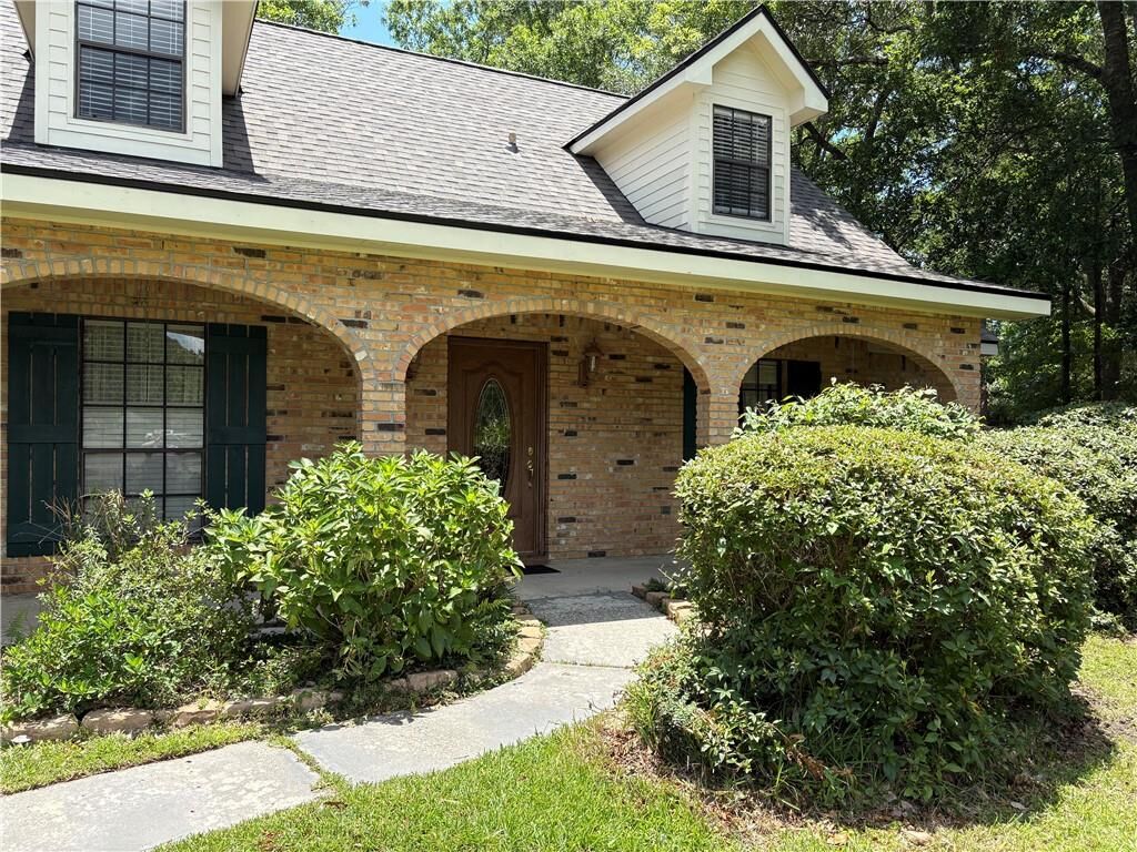 Property Photo:  101 E Queensbury Drive  LA 70461 
