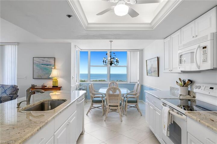 Property Photo: 5550 Heron Point Dr 1404 FL 34108