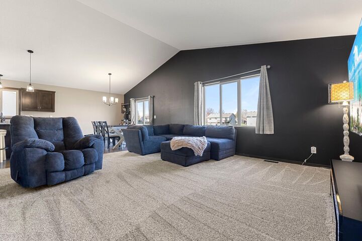 Property Photo:  1101 8th Avenue SW  MN 55040 
