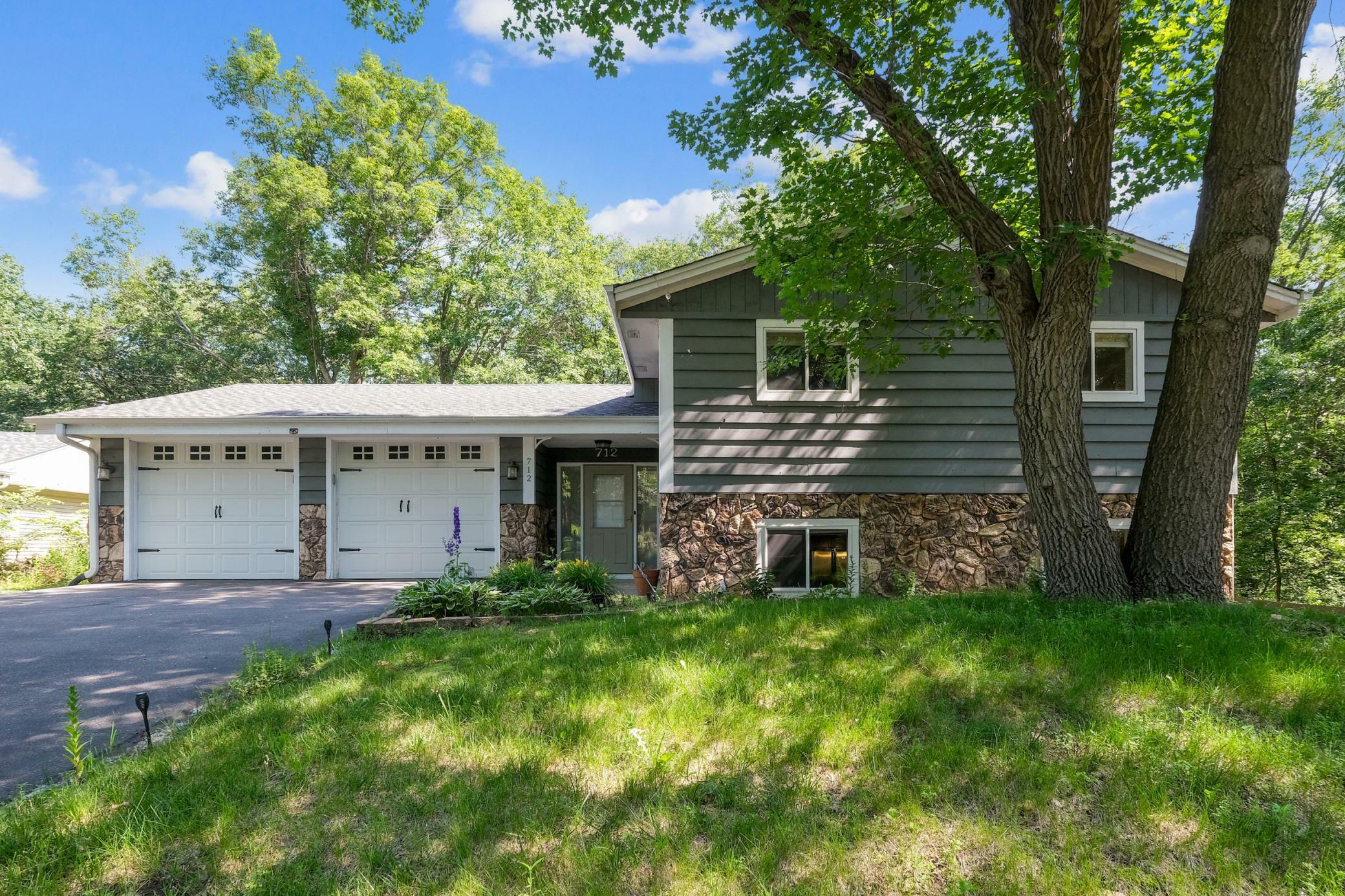 Property Photo: 712 Country Place MN 55337