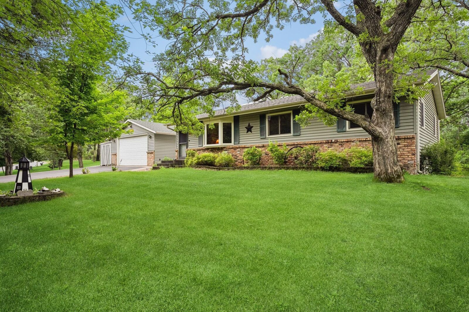 Property Photo:  13450 Oakwood Road  MN 55398 