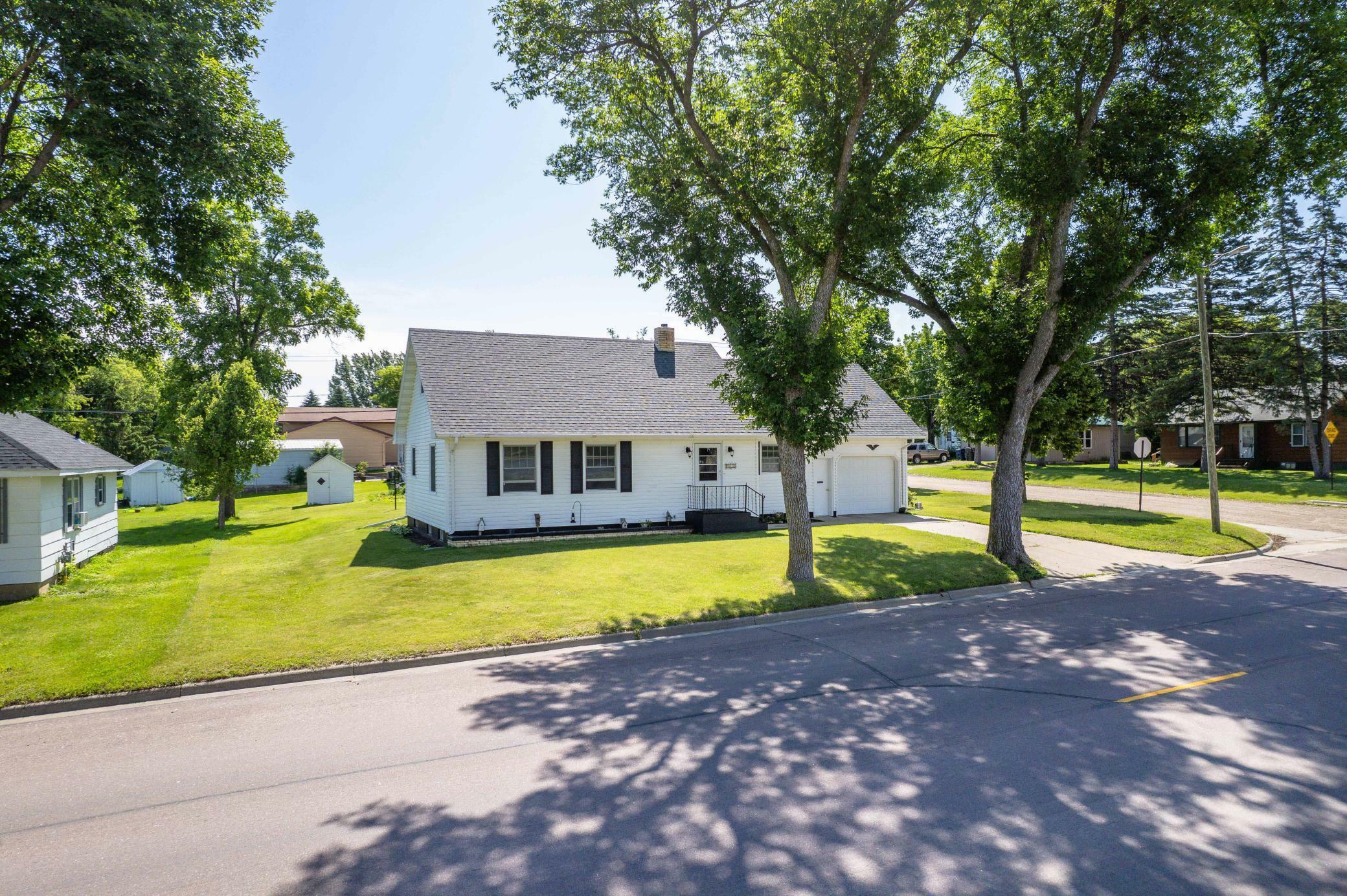 Property Photo: 727 S Peck Street MN 56537