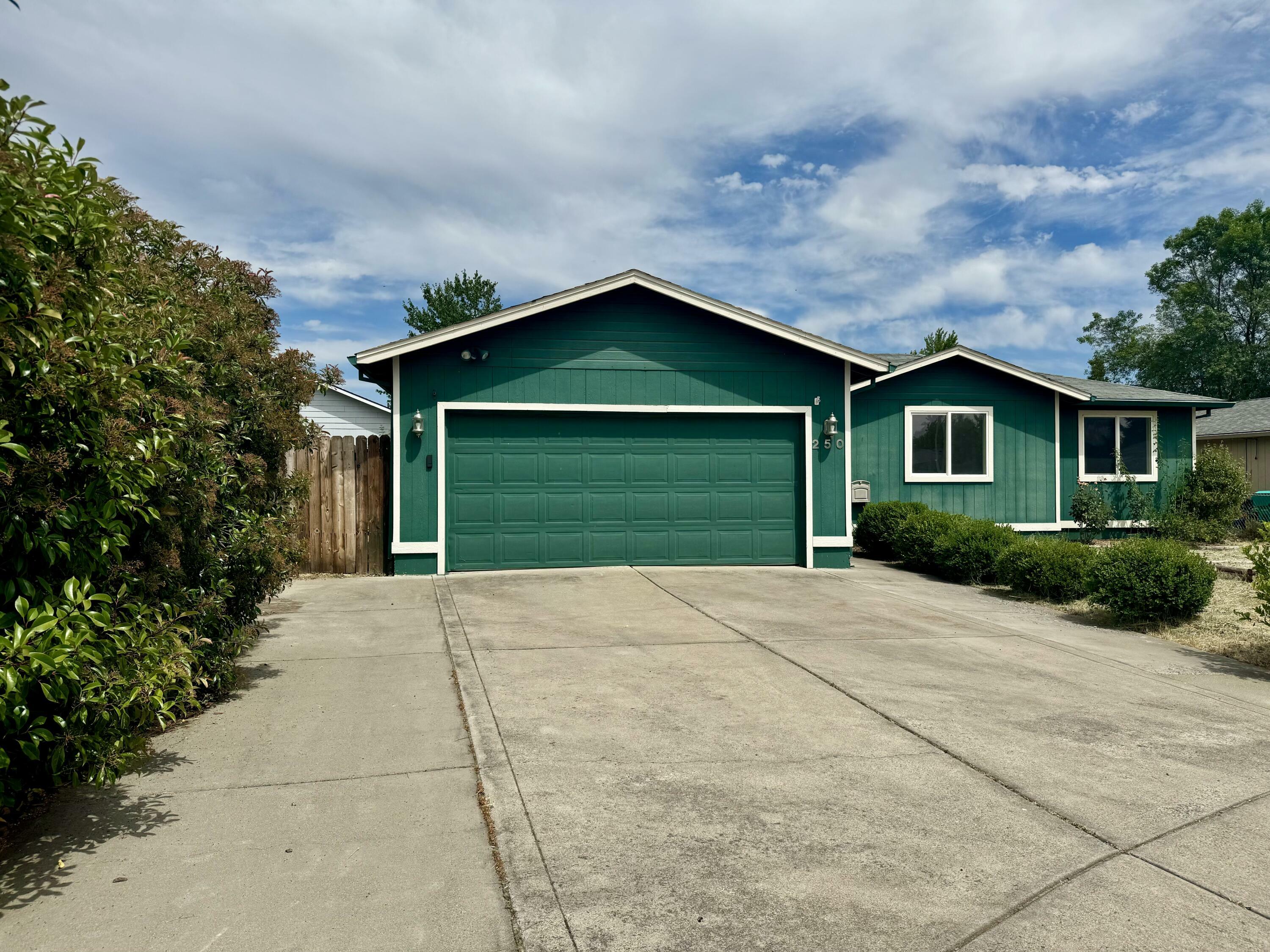 Property Photo: 250 Tierra Circle OR 97524