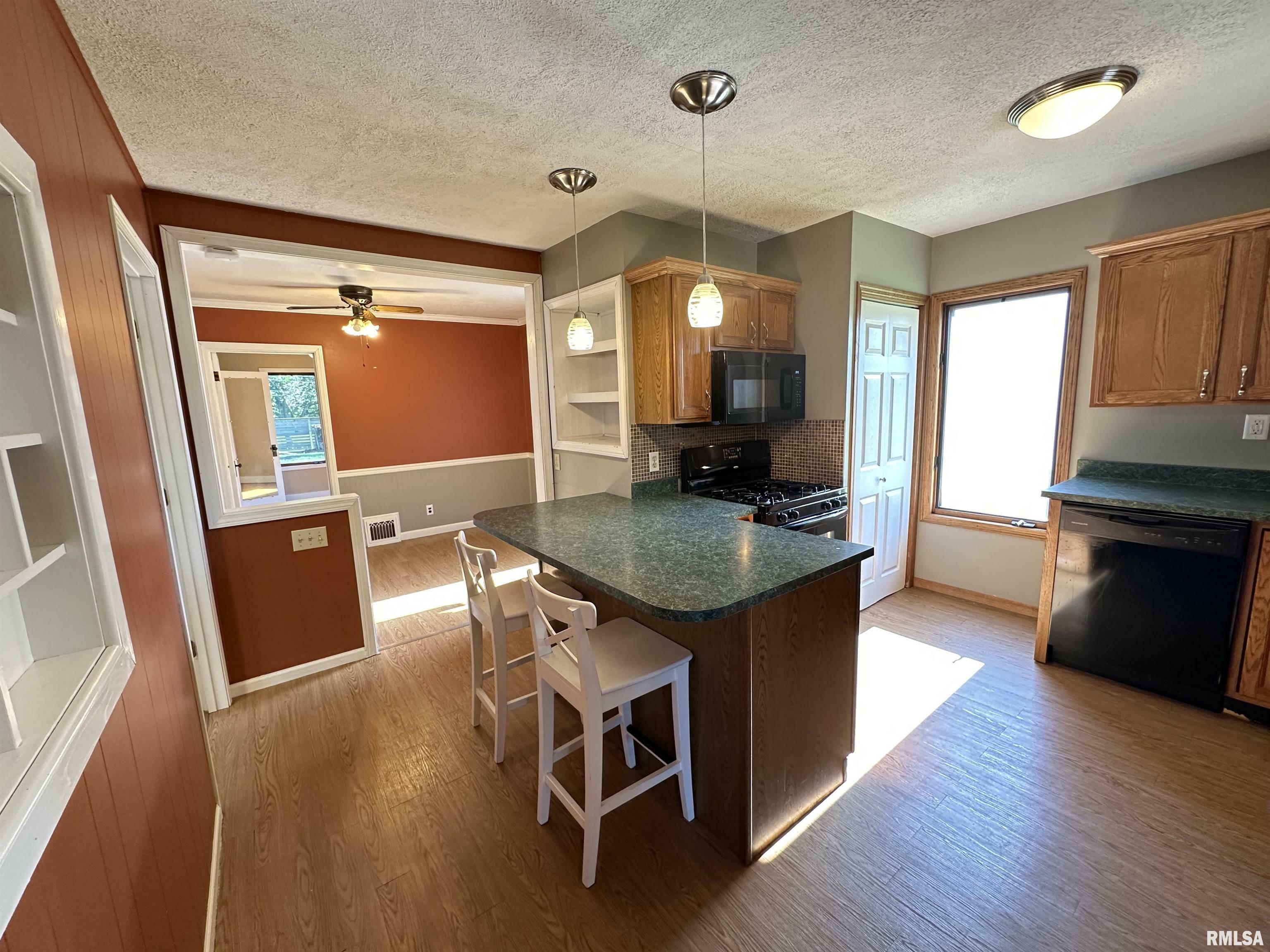 Property Photo: 204 W Robinson Street IL 61742